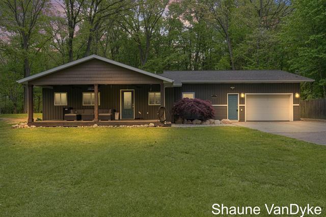 front view picture of 5326 Division Avenue Ne, Comstock Park, MI. 49321