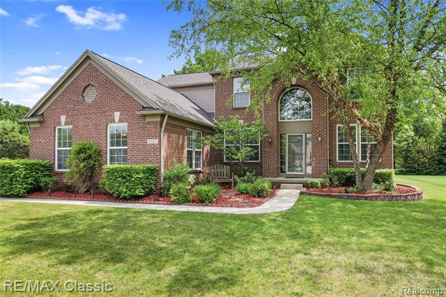 front view picture of 6323 Moonstone Dr, Grand Blanc, MI. 48439
