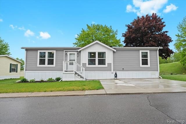 front view picture of 21 Pine, Highland, MI. 48357