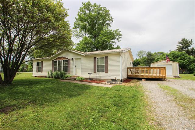 front view picture of 68846 Mott Street, White Pigeon, MI. 49099