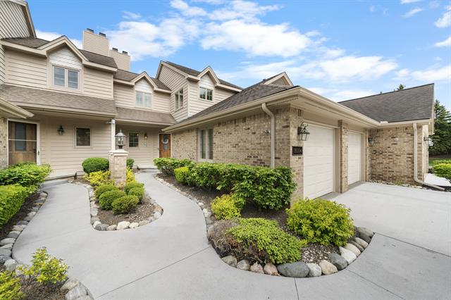 front view picture of 18004 Blue Heron Pointe Drive, Northville, MI. 48168