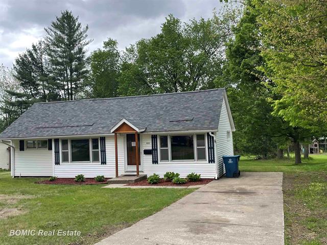 front view picture of 611 Wilmot Street, Vassar, MI. 48768