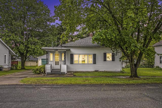 front view picture of 415 W Maple Street, Carson City, MI. 48811