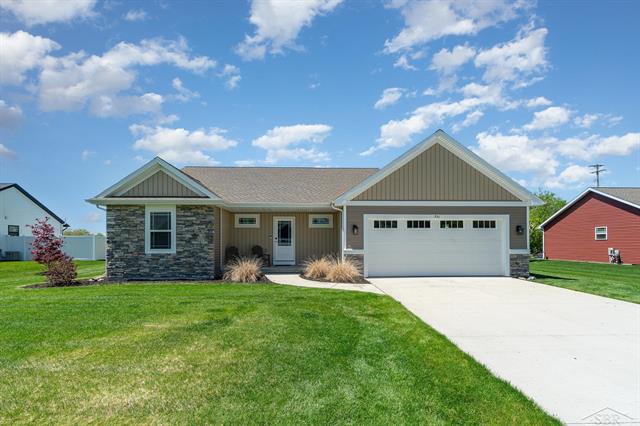 front view picture of 951 Underwood Street, Essexville, MI. 48732