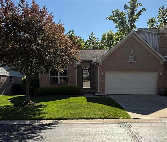 front view picture of 23664 W Lake Circle, Trenton, MI. 48183