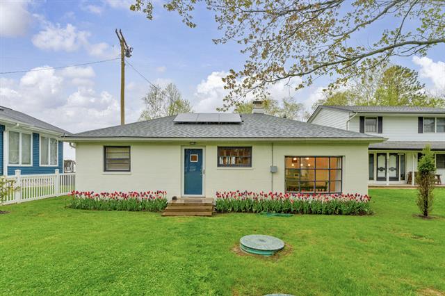 front view picture of 5810 N Lakeshore Road, Deckerville, MI. 48427
