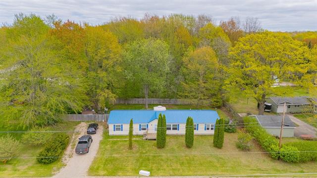 front view picture of 299 Cloverleaf Lane, Houghton Lake, MI. 48629