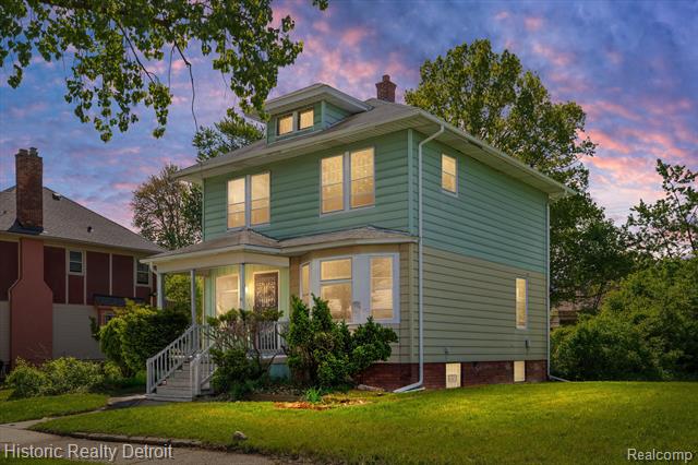 front view picture of 923 Calvert Street, Detroit, MI. 48202