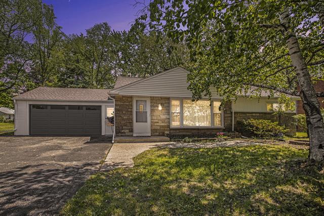 front view picture of 628 N Drake Road, Kalamazoo, MI. 49006