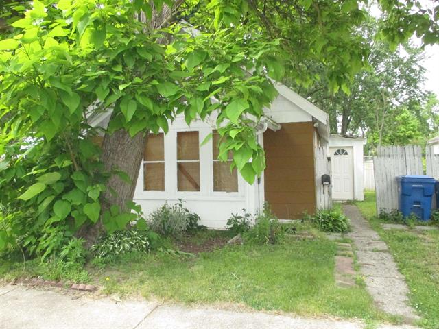 front view picture of 1030 Menominee Rd, Waterford, MI. 48328