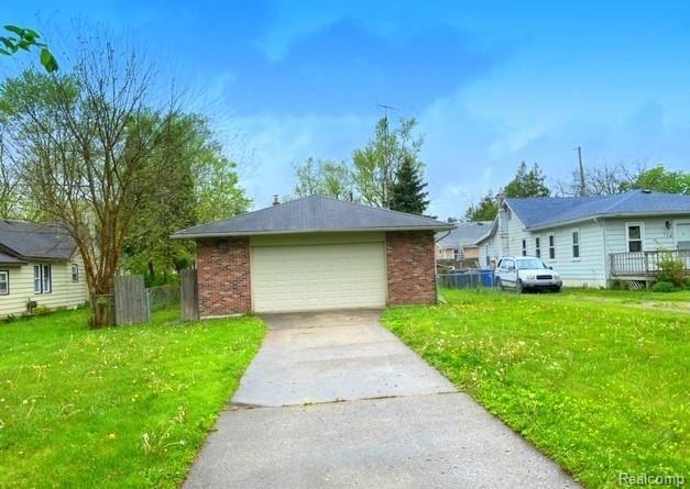 front view picture of 114 Waterly Ave, Waterford, MI. 48328