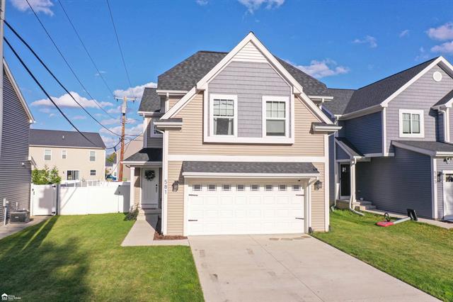 front view picture of 581 S Winding Dr, Waterford, MI. 48328