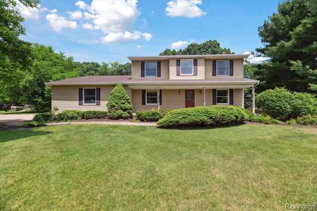 front view picture of 7057 Wide Valley Drive, Brighton, MI. 48116