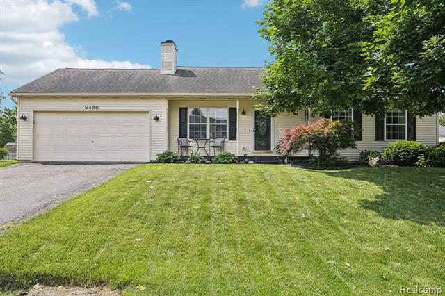 front view picture of 2486 Pinecone Drive, Howell, MI. 48843