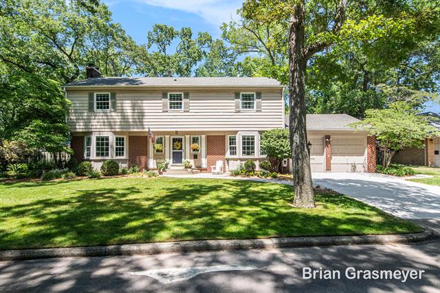 front view picture of 539 Overbrook Lane Se, Grand Rapids, MI. 49507