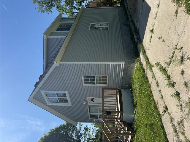 front view picture of 2063 Meade Street, Hamtramck, MI. 48212