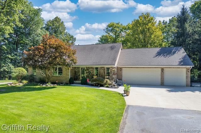 front view picture of 2385 Corlett Road, Brighton, MI. 48114