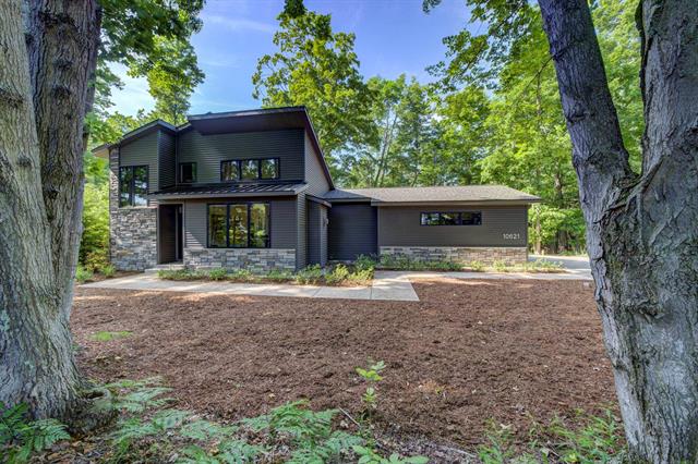 front view picture of 10621 E Ora Lee Lane, Suttons Bay, MI. 49682