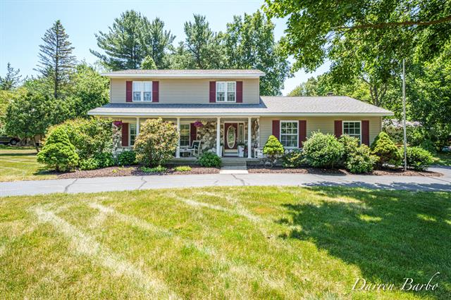 front view picture of 2874 Burrwick Drive Se, Grand Rapids, MI. 49546