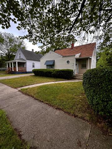 front view picture of 2205 7Th Street, Muskegon, MI. 49444