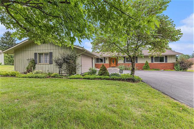 front view picture of 8025 Fosdick Road, Saline, MI. 48176