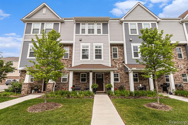 front view picture of 475 Jenny Way, Brighton, MI. 48116