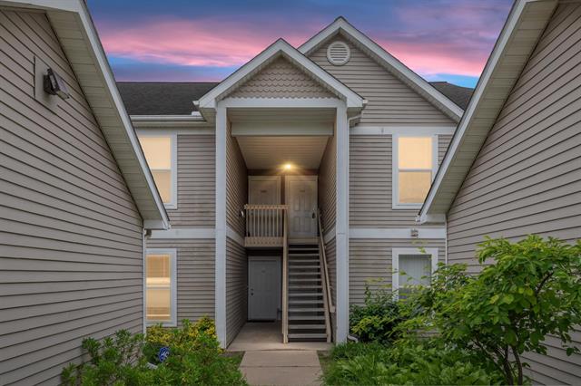front view picture of 1297 Heatherwood Lane, Ann Arbor, MI. 48108
