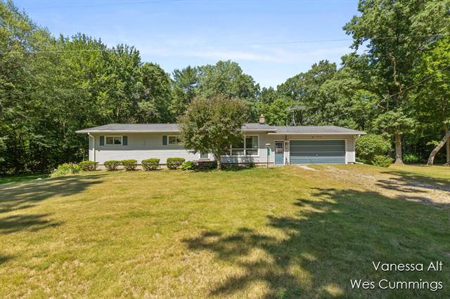 front view picture of 8233 Johnson Road, Belding, MI. 48809
