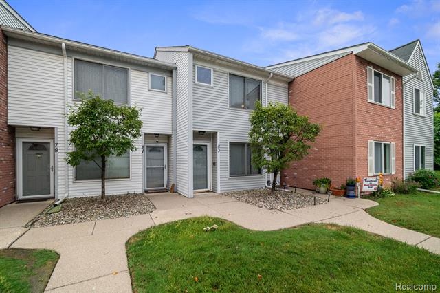 front view picture of 83 Rosebud Lane, Mount Clemens, MI. 48043