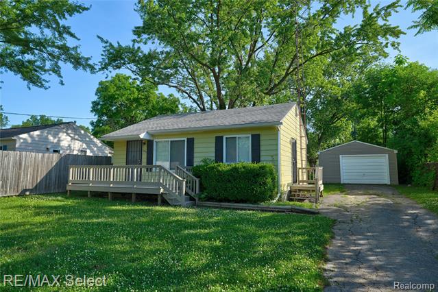front view picture of 3062 Walton Avenue, Flint, MI. 48504