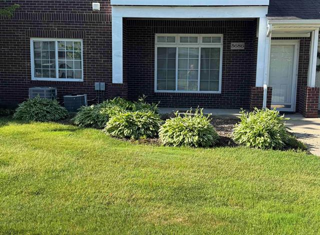 front view picture of 5686 Acorn Lane, Sterling Heights, MI. 48314
