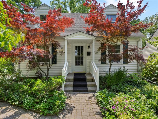 front view picture of 1215 W Cross Street, Ypsilanti, MI. 48197