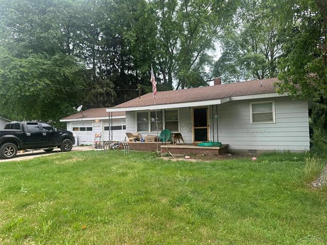 front view picture of 2220 Alice Street, Farwell, MI. 48622