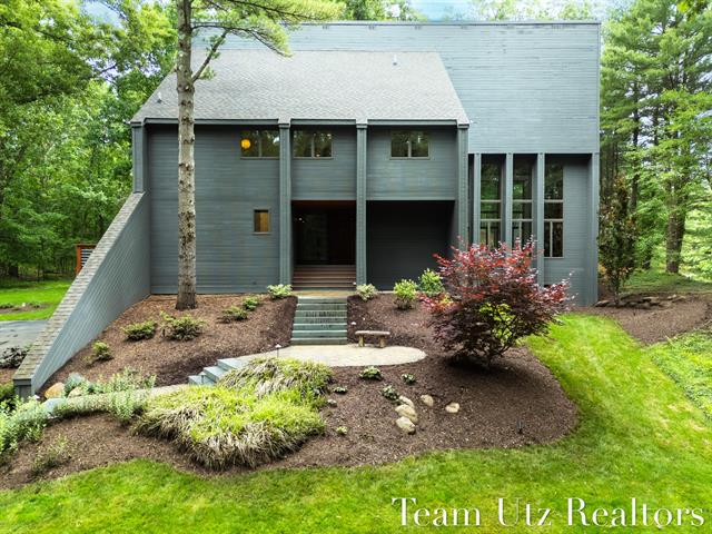front view picture of 410 Greentree Lane Ne, Ada, MI. 49301