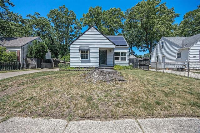 front view picture of 237 Holly Street, Grand Rapids, MI. 49548