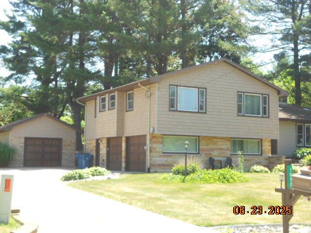 front view picture of 1090 Cadet Lane, Kalamazoo, MI. 49009