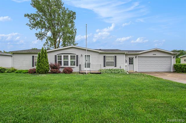 front view picture of 2900 Hyde Park, Bay City, MI. 48706