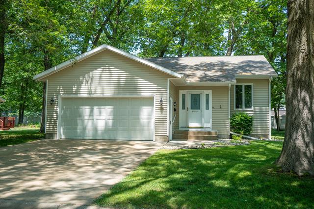 front view picture of 1052 Wildwood Lane, Muskegon, MI. 49441