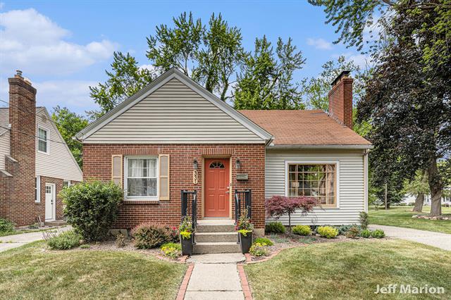 front view picture of 331 Rosemary Street Se, Grand Rapids, MI. 49507