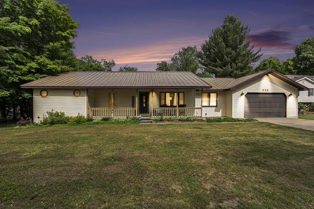 front view picture of 323 S Houghton St. Street, Lake City, MI. 49651