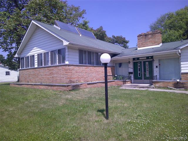front view picture of 2017 Aitken Avenue, Flint, MI. 48503