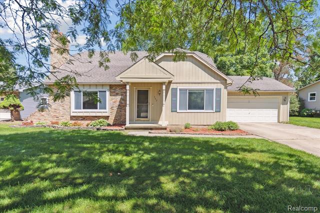 front view picture of 402 N Hampton Drive, Durand, MI. 48429