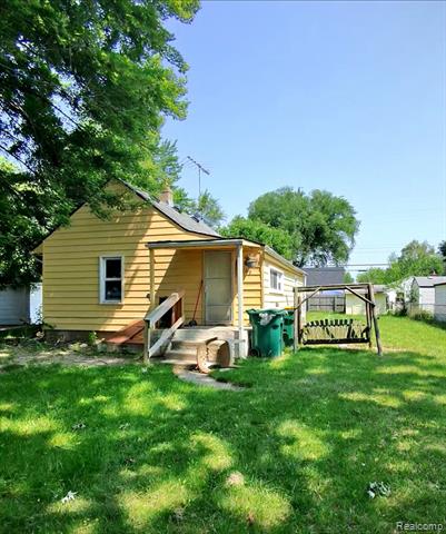 front view picture of 909 Maplewood Avenue, Ypsilanti, MI. 48198