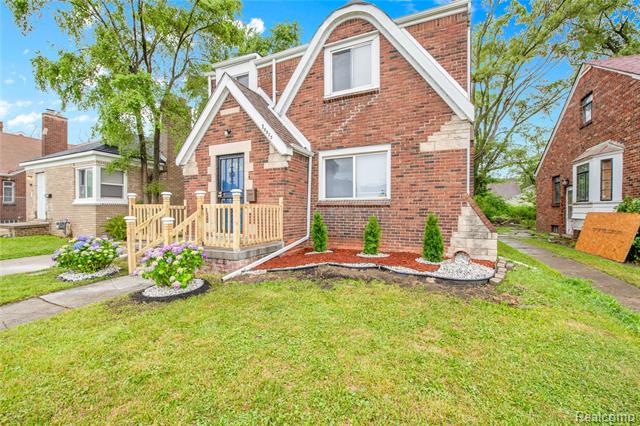 front view picture of 10825 E Outer Drive, Detroit, MI. 48224