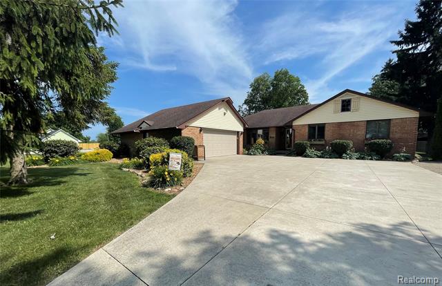 front view picture of 7666 Labo Road, South Rockwood, MI. 48179