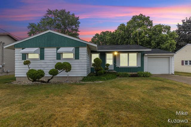front view picture of 4476 Miramar Avenue Ne, Grand Rapids, MI. 49525