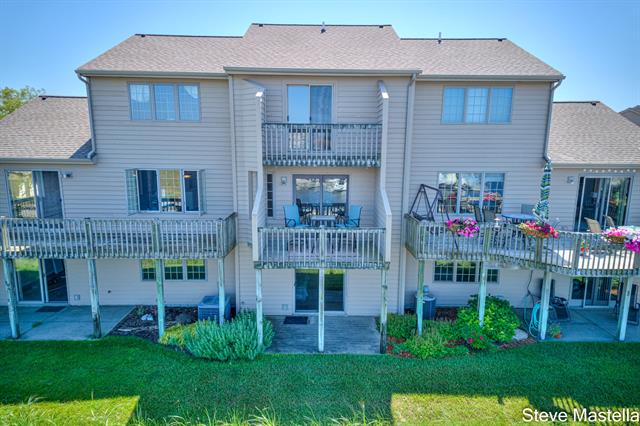 front view picture of 1406 E Harbour Towne Circle, Muskegon, MI. 49441