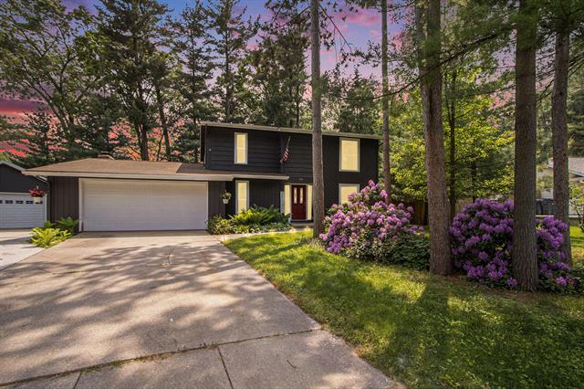 front view picture of 442 Pinewood Circle, Portage, MI. 49002