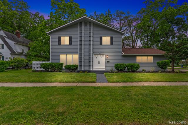 front view picture of 708 S Franklin Avenue, Flint, MI. 48503