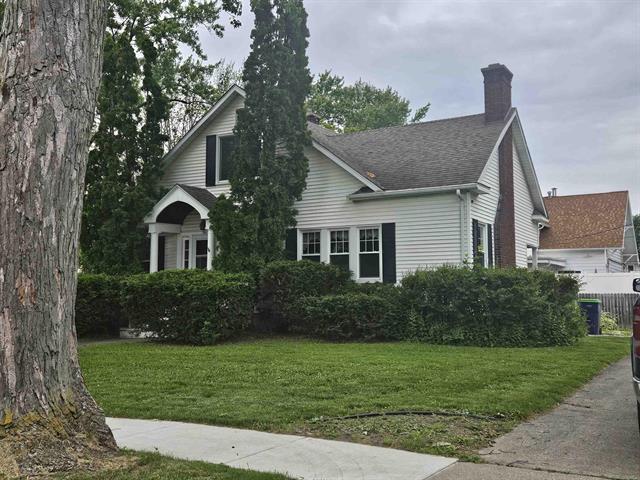 front view picture of 701 Cass Avenue, Bay City, MI. 48708